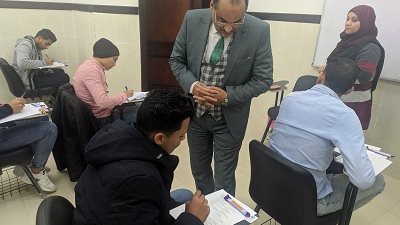 رئيس جامعة بني سويف التكنولوجية يتفقد سير الامتحانات برفقة وفد كورى