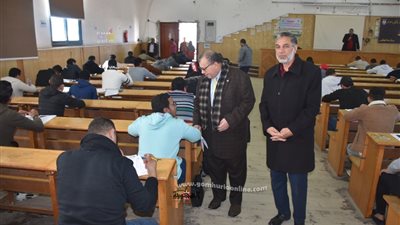نائب رئيس جامعة السادات يجرى جولة تفقدية لأعمال الإمتحانات بكليات الجامعة