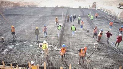 الإسكان: بِدء صب الخرسانة المسلحة لعددٍ من المنشآت بمدينة ناصر الجديدة