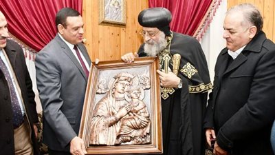 محافظ البحيرة يهنىء البابا تواضروس الثانى بعيد الميلاد.. بالصور