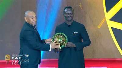 ساديو ماني يتوج بجائزة الأفضل في أفريقيا لعام 2019
