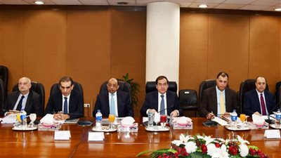 الملا: شركات القطاع العام مهيأة لإحداث انطلاقة جديدة فى مسيرتها