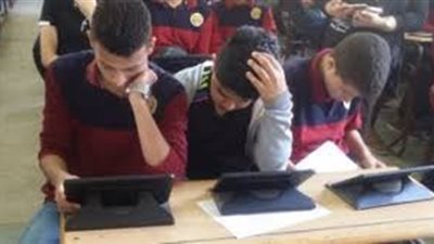 طلاب الثانوى يشتكون .. أسئلة اللغة العربية خارج المنهج.. وجزء القصة ملغى .. وتسريب الامتحان اصابنا بالارتباك