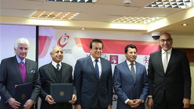 بروتوكول بين وزارتى الشباب والتعليم العالى لتنظيم بطولتي العالم للجامعات في الإسكواش واليد