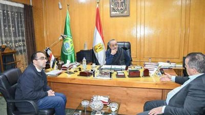 محافظ الإسماعيلية يستعرض المشروعات التنفيذية للمقاولون العرب