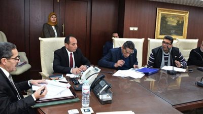 محافظ الغربية .. يناقش أسباب تعثر المشروعات فى الخطة الإستثمارية بمياه الشرب والصرف الصحي