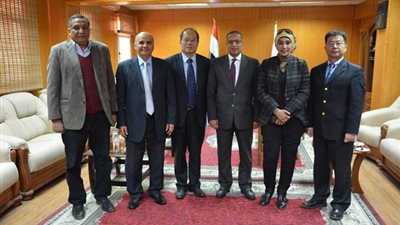 نائب السفير الصينى لشئون التعليم يزور جامعة الأقصر