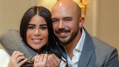 الزوجة الثالثة لمحمود العسيلي تشعل السوشيال ميديا بصور من شهر العسل