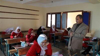 100 % نسبة دخول طلاب الصف الثاني الثانوي لمنصة الإختبار بالوادى الجديد