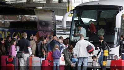 بريطانيا تبحث فرض قيودا على المهاجرين