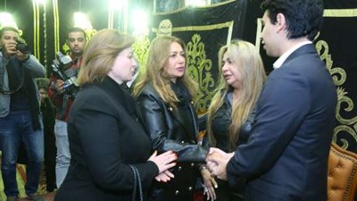 ليلى علوى وإلهام شاهين تقدمان العزاء فى وفاة الفنانة ماجدة الصباحي .. صور