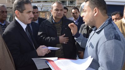 محافظ الغربية .. يقرر إحالة العاملين بالإدارة الهندسية للتحقيق لسوء الأداء-صور