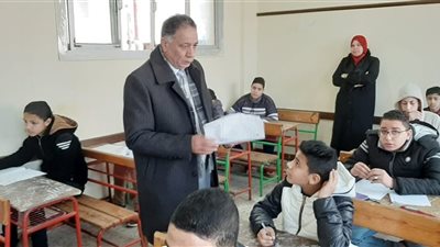 استبعاد رئيس لجنة و مشرفة بدمياط و 3 مراقبين بسبب الغش