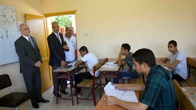 رئيس مركز الزينية شمال الأقصر يتفقد امتحانات الإعدادية