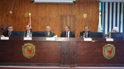 محافظة سوهاج تبحث إطلاق مؤتمر قضايا السكان بالتعاون مع الجامعة