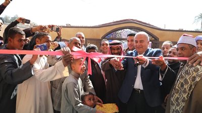 بالجهود الذاتية محافظ قنا يفتتح المسجد الجديد بالشيخ على شرق بدشنا .صور