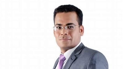 محمد حميدة يدير ندوة 