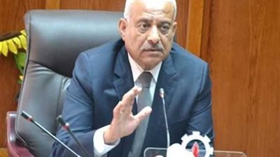 محافظ السويس يخفض رسوم مبيت الملاكي بساحة المحروسة لجنيه يوميا