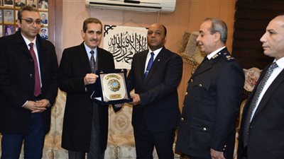 محافظ الغربية يضع إكليل الزهور على النصب التذكاري لشهداء الشرطة بمناسبة الإحتفال بعيد الشرطة