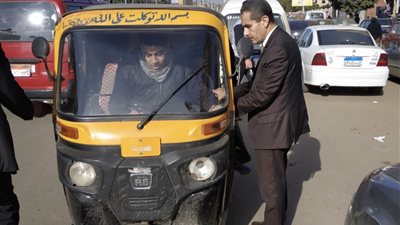محافظ الغربية.. مواجهة حاسمة لتنظيم سير التوك توك والمصادرة والغرامة للمخالفين