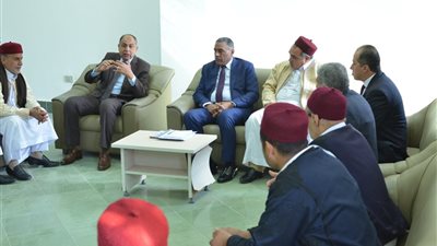 محافظ مطروح يلتقى عمد ومشايخ تجمعات الشبيكات