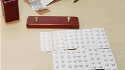 ضبط راكب يحاول تهريب اقراص مخدرة