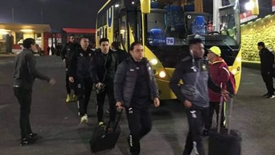 شاهد لحظة وصول فريق دجلة لملعب المباراة استعدادًا لمواجهة الزمالك الليلة
