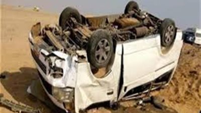 اصابة 10 اثر انقلاب سيارة بالعاشر
