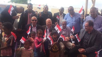 قافلة جامعة الزقازيق الطبية والانسانية بحلايب تشهد إقبالا كبيرا