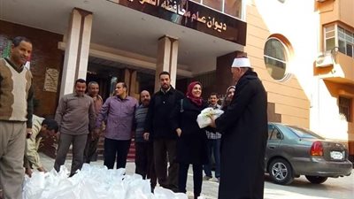أوقاف الشرقية تسلم المحافظة ١٠٠ شنطة لتوزيعها بالاماكن الاشد فقرا