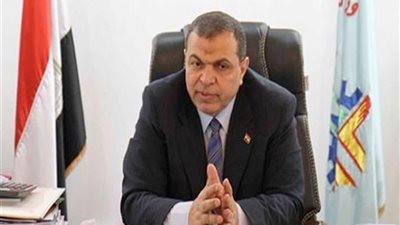 القوى العاملة :اتفاقية للحفاظ علي حقوق 177 عاملا وتعويض 110