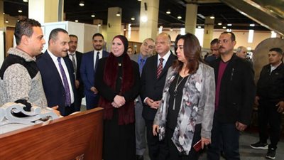 جامع وعوض وعبدالعال يفتتحون معرض صنع في دمياط.. بالصور