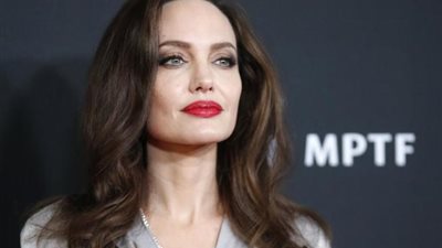 أنجلينا جولي تكشف عن مفاجأة قبل السنة الجديدة
