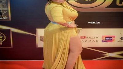 احتفال رانيا يوسف وابنتيها بالكريسماس يشعل السوشيال ميديا صور