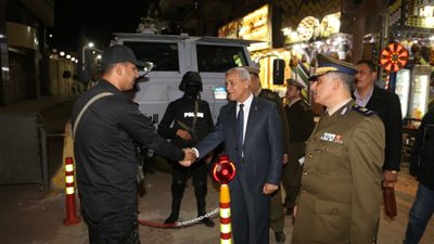 محافظ المنوفية يتفقد الحالة الأمنية بالكنائس ويقدم التهنئة بالعام الجديد.. صور