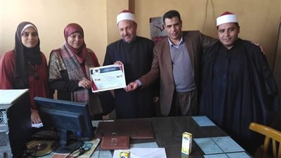 أوقاف وتعليم الخانكة يقدمان التهنئة للأخوة الأقباط بالقليوبية