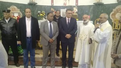 مدير أمن الأقصر يهنئ الأخوة المسيحيين بالعام الجديد.. صور