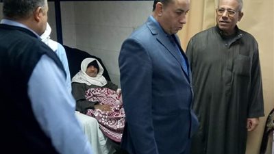 مدير التأمين الصحى بالشرقية يطمئن على حالة مرضى مستشفى المبرة بالزقازيق