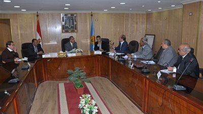 محافظ أسيوط يعلن عن طرح 38 سيارة مبردة بحمولة 1.5 طن