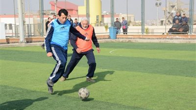 وزيرا الشباب والطيران يقودان مباراة كرة القدم بنادى إيروسبورت
