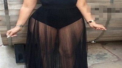 فنانة شهيرة تشعل السوشيال ميديا بفستان فاضح.. صور