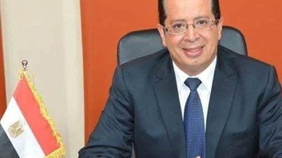 رئيس الهيئة العامة للاستثمار يناقش مشكلات مستثمرى العاشر