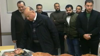محافظ القاهرة يطمئن على مصابى انفجار كنسية مدينة نصر .. بالصور
