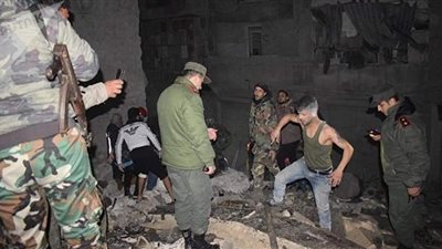 قتلى وجرحى اثر انهار مبنى بحي الصالحين في حلب.. صور