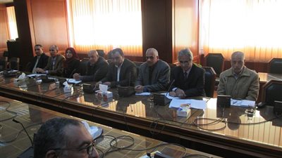 عبد العاطى يجتمع برؤساء الإدارات المركزية للشئون الميكانيكية