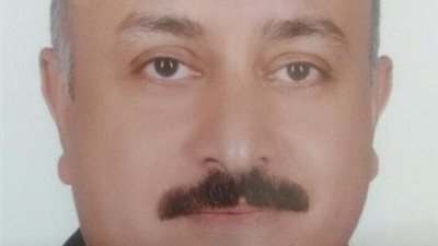 موظف مفصول ينتحل شخصية احد قيادات وزارة الداخلية للنصب علي رجال الاعمال