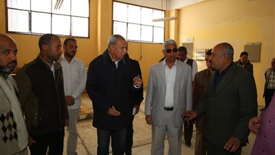 محافظ قنا يتفقد مركز التدريب المهني بقفط