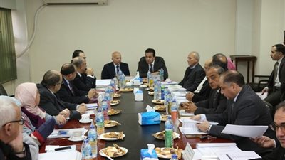 عبد الغفار يطالب بإعداد خطة تسويقية لمعهد بحوث أمراض العيون