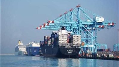 فتح بوغاز مينائي الاسكندريه والدخيلة بعد تحسن الأحوال الجوية