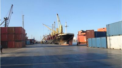 فتح مينائي بوغاز والدخيلة بعد اغلاقهما ٣ ايام